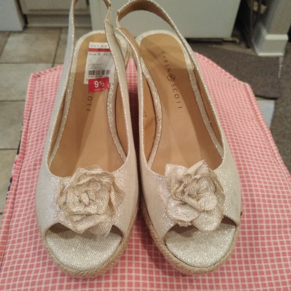NWT Ladies Karen Scott Shoes - Picture 1 of 8